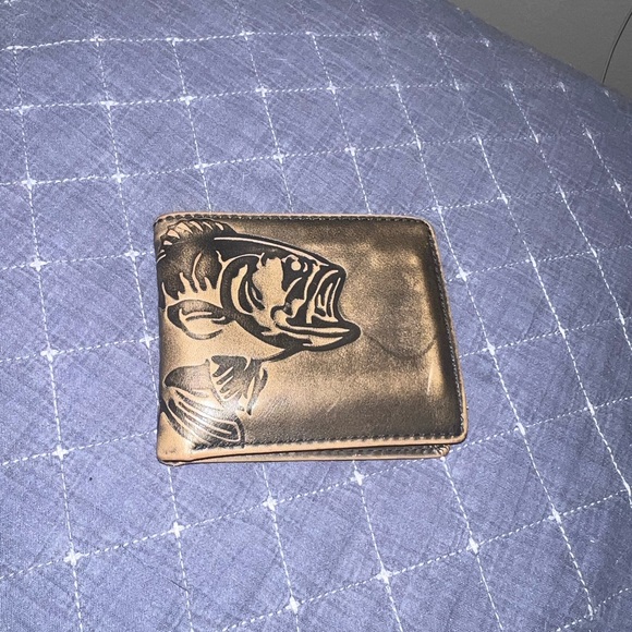 Bass pro shop leather wallet - Picture 2 of 5